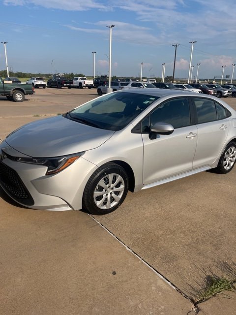 2022 Toyota Corolla LE photo 2