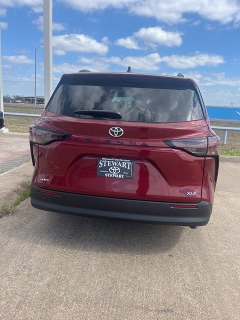 2026 Toyota Sienna XLE - Photo 7