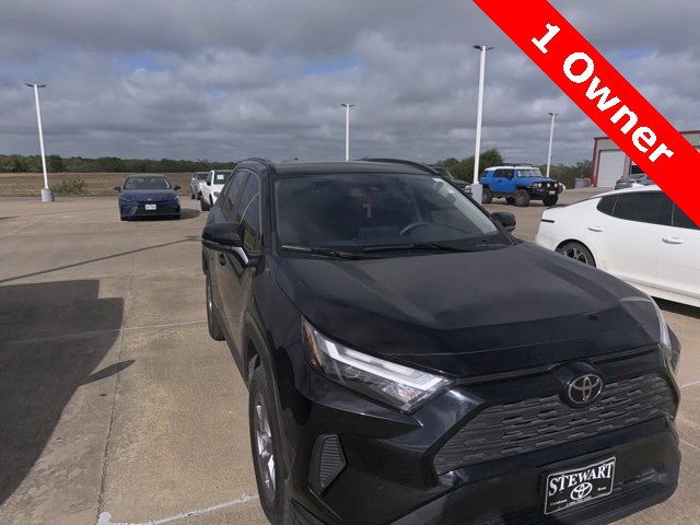 2022 Toyota RAV4 XLE photo 3