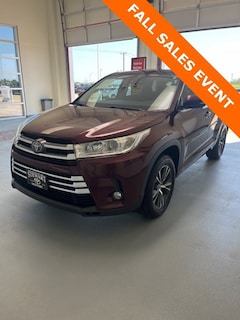 Used 2018 Toyota Highlander LE Plus V6 SUV near Waxahachie, TX