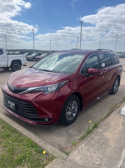 2026 Toyota Sienna XLE Van Passenger Van