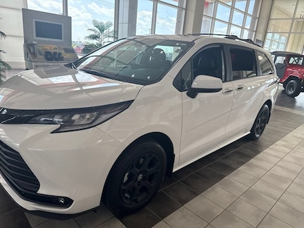 2026 Toyota Sienna Woodland Edition Van Passenger Van