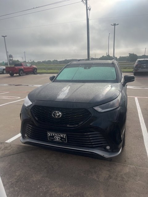 Used 2021 Toyota Highlander XSE with VIN 5TDLZRAH0MS088689 for sale in Corsicana, TX