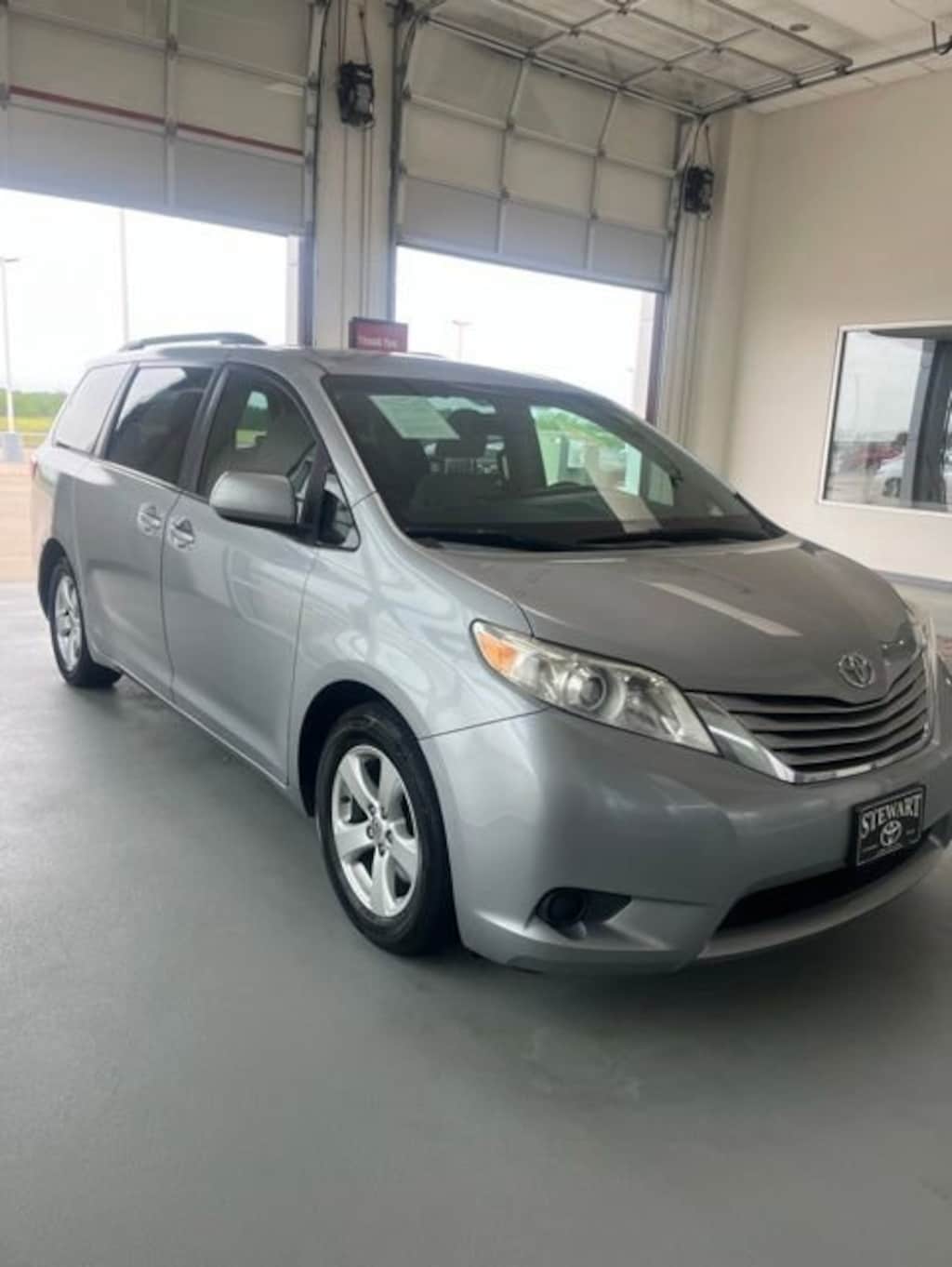 Used 2016 Toyota Sienna LE 7 Passenger Auto Access Seat Van