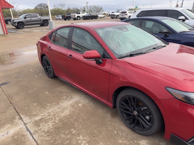 2025 Toyota Camry SE photo 2