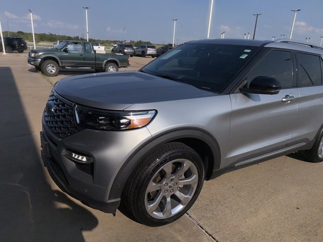 2020 Ford Explorer Platinum photo 2