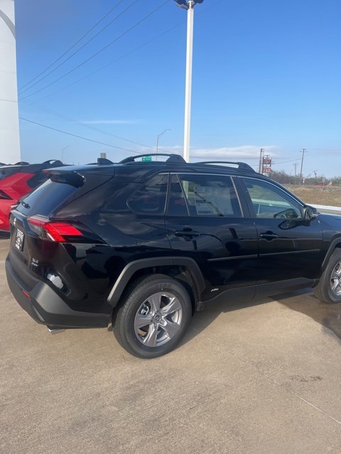 2025 Toyota RAV4 Hybrid XLE photo 2