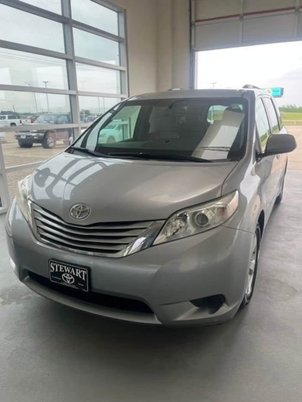 Used 2016 Toyota Sienna LE 7 Passenger Auto Access Seat Van