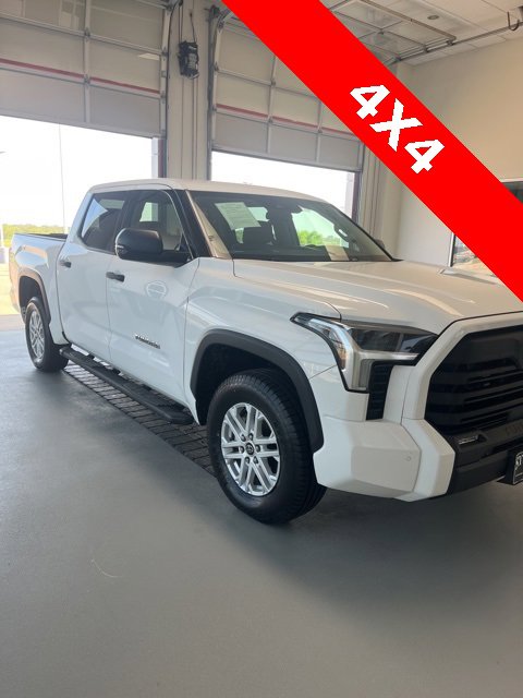2023 Toyota Tundra SR5 CrewMax photo 3