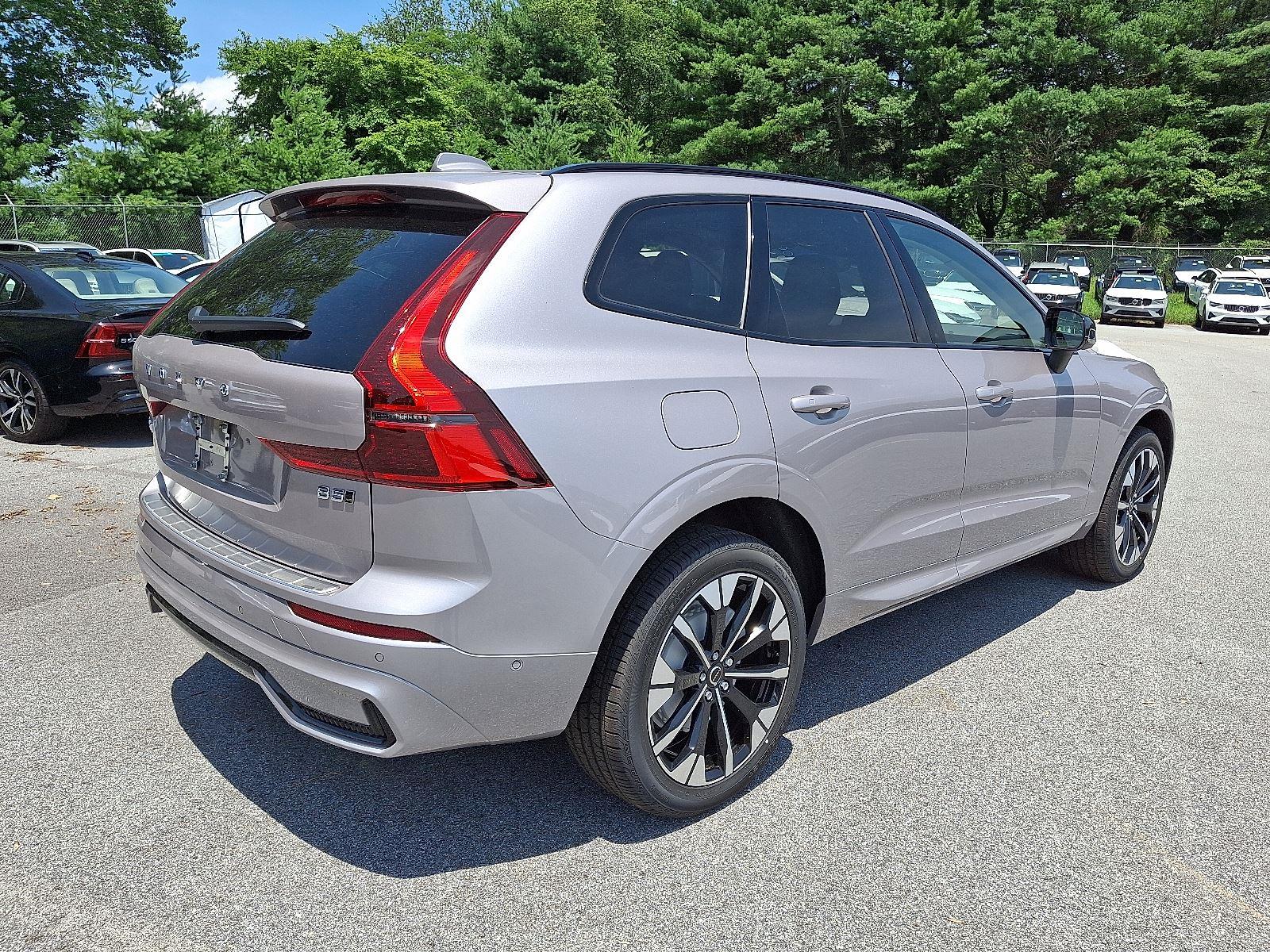 2026 Volvo XC60 B5 Plus photo 4