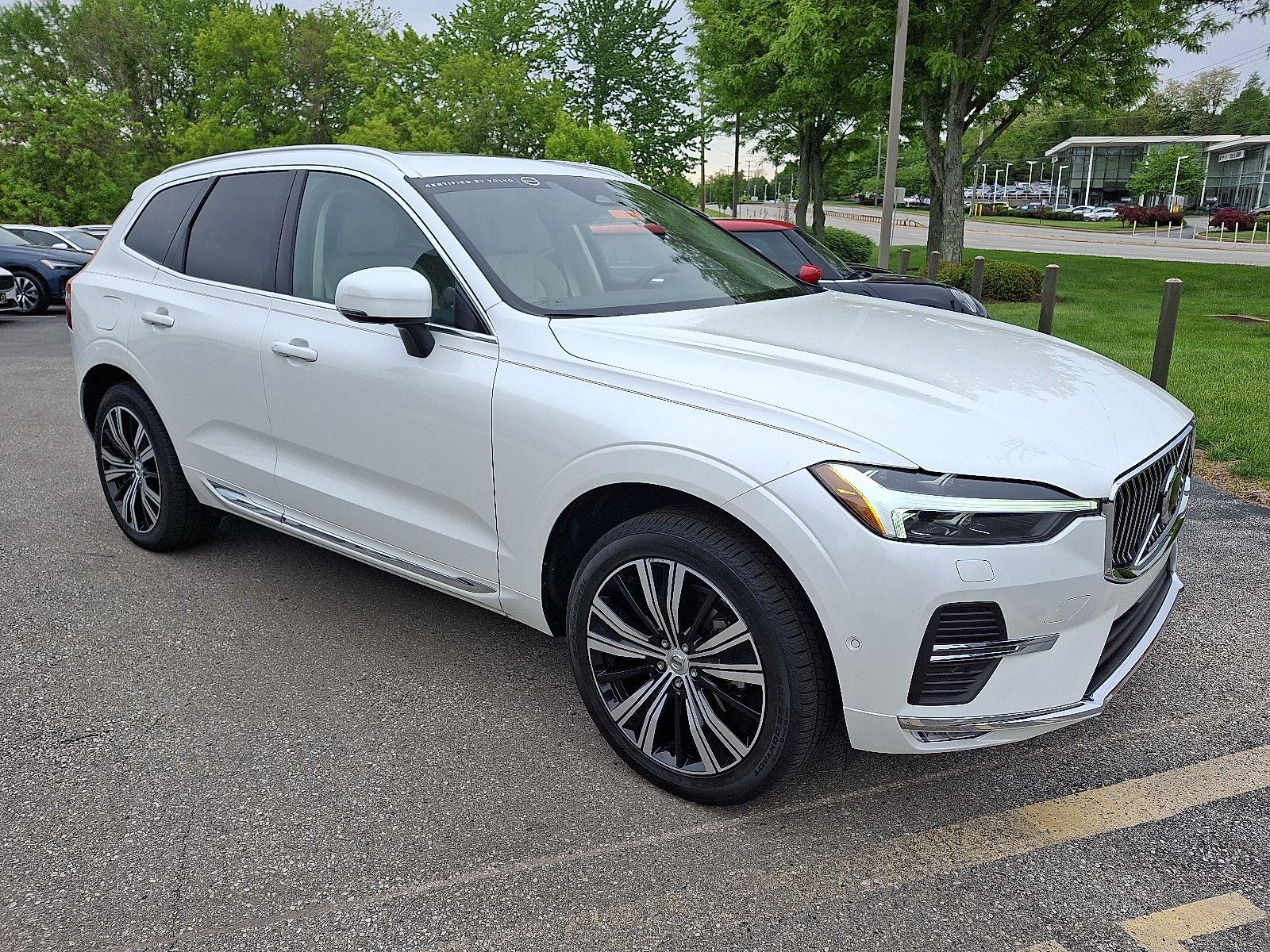 2023 Volvo XC60 B5 Plus Bright Theme AWD's photo