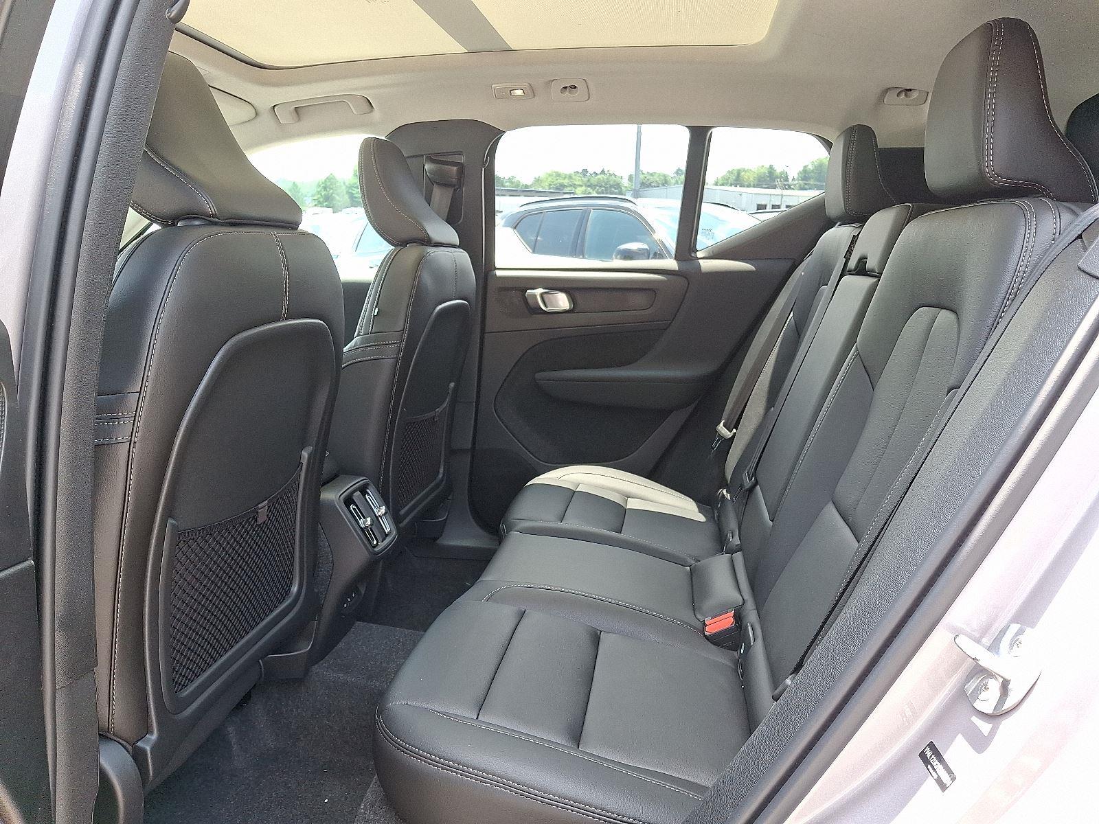 2026 Volvo XC40 Core - Photo 6