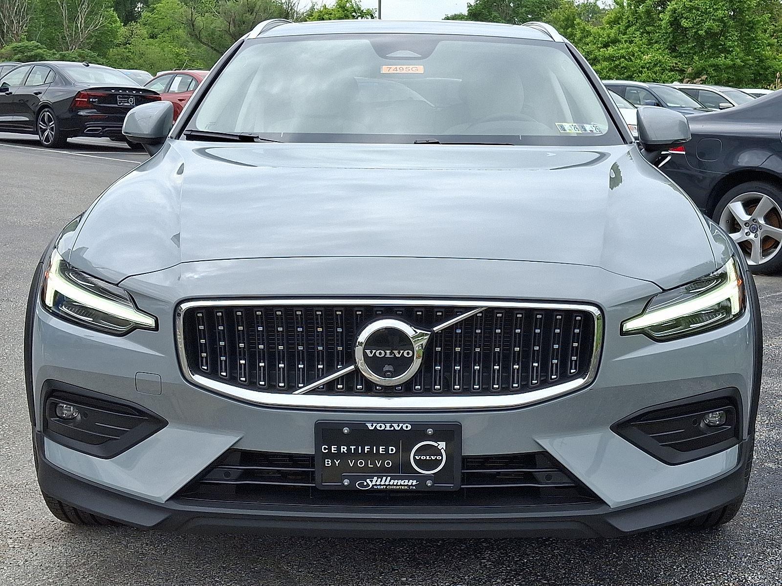 2024 Volvo V60 Cross Country B5 AWD Plus photo 2