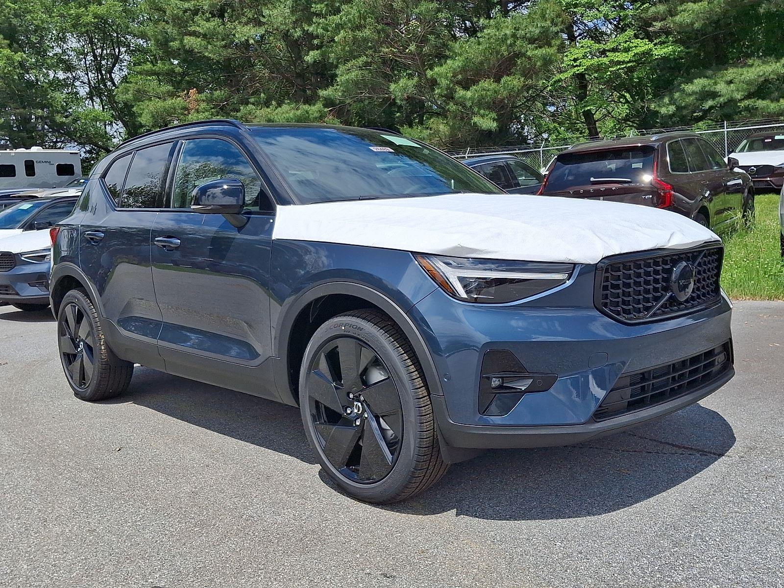 2026 Volvo XC40 B5 Ultra Ultra Black Edition AWD's photo