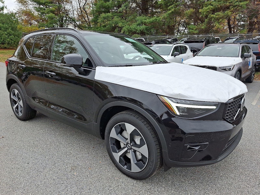 New 2026 Volvo XC40 B5 Plus SUV