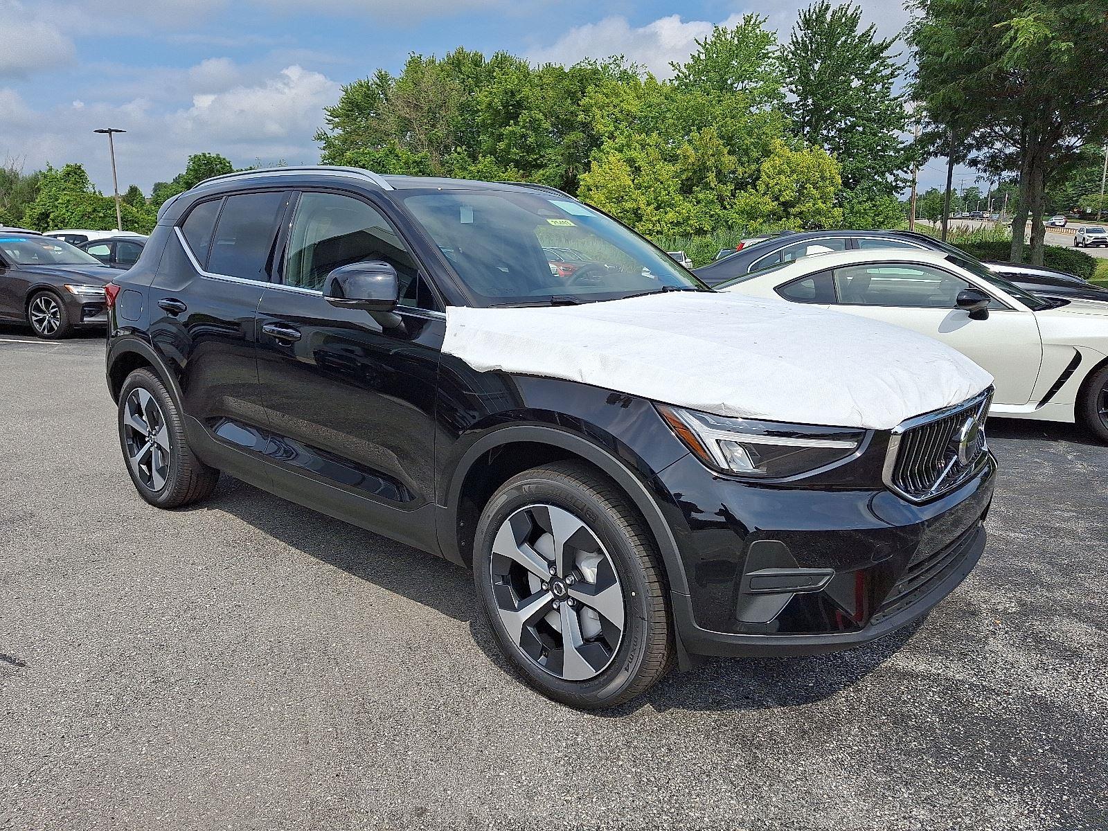 2025 Volvo XC40 SUV 