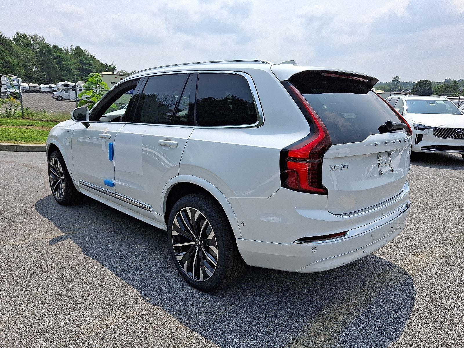 2026 Volvo XC90 T8 Plus photo 3