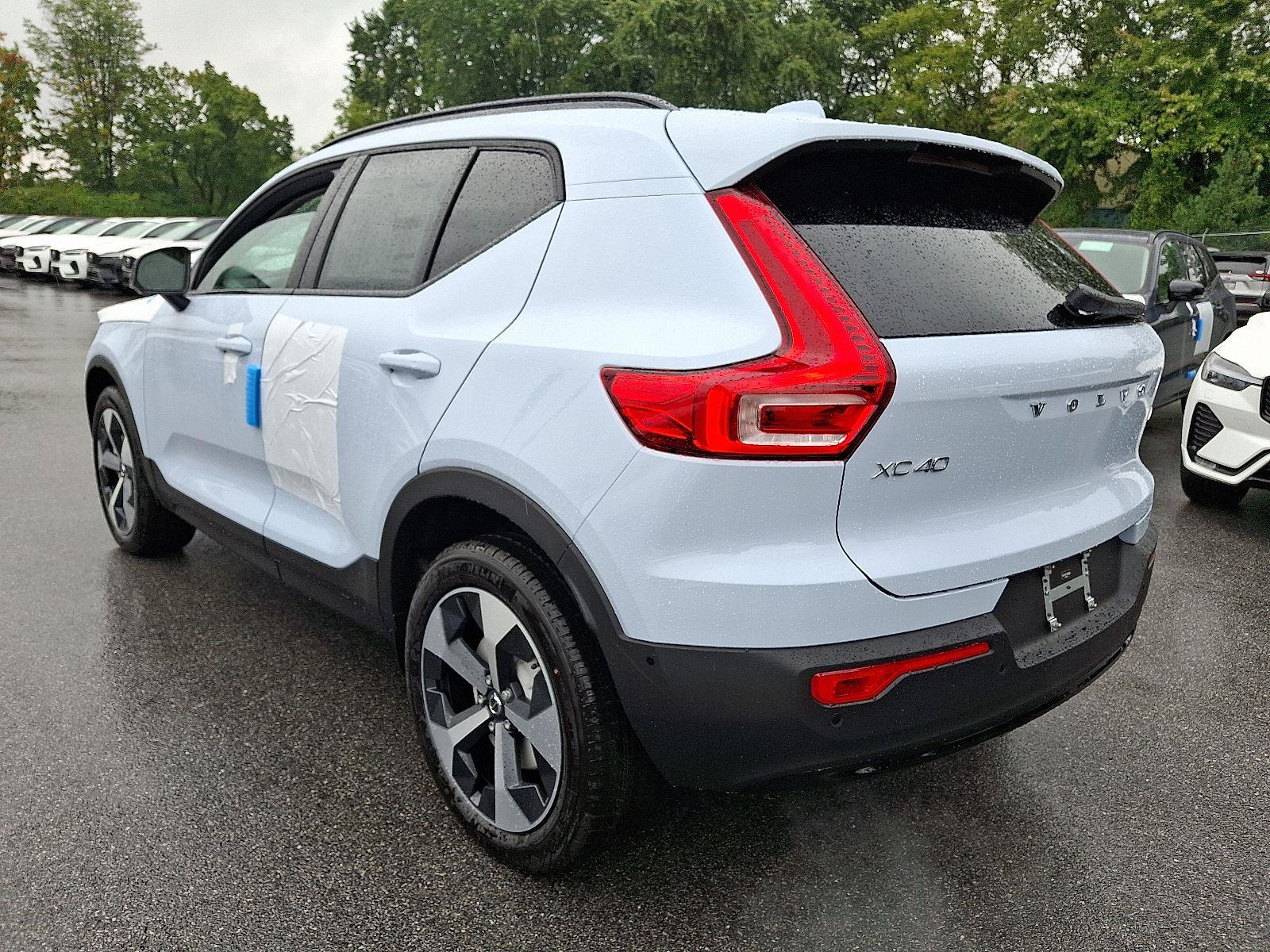 2026 Volvo XC40 Plus - Photo 3