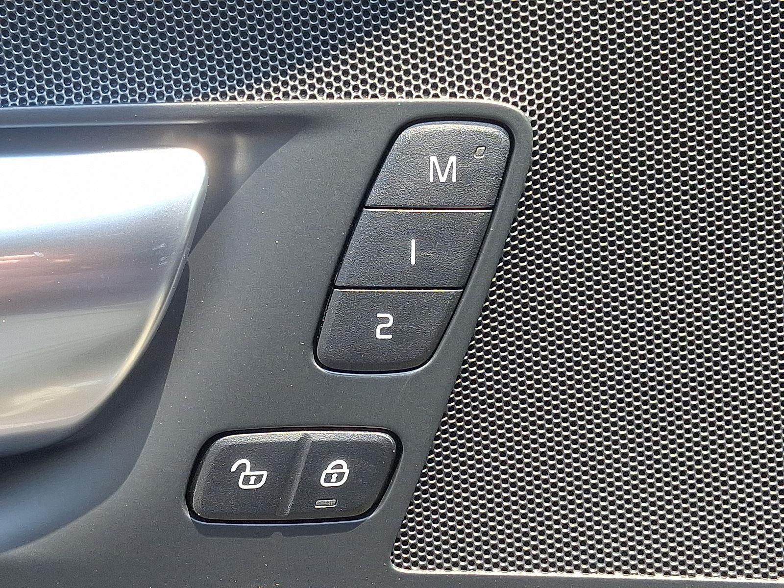 2026 Volvo XC60 Plus - Photo 18