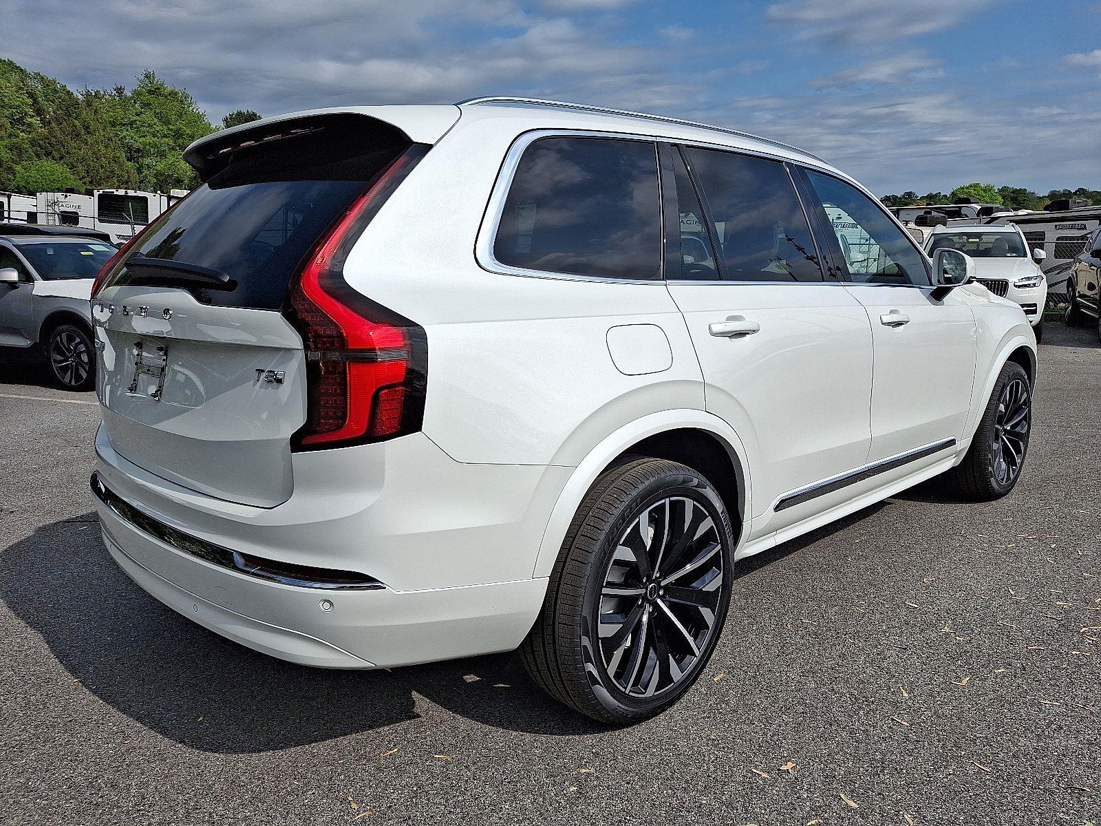 2025 Volvo XC90 T8 Core photo 3