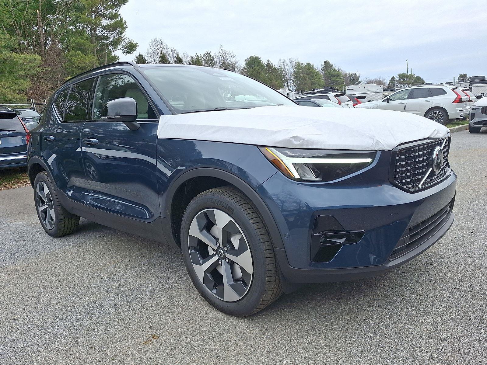 2026 Volvo XC40 SUV 