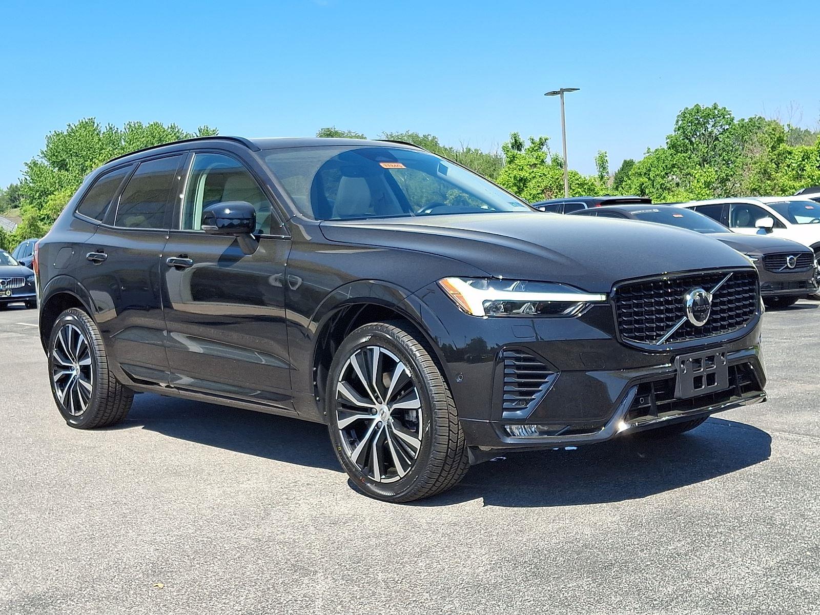2023 Volvo XC60 B5 Plus Dark Theme AWD's photo