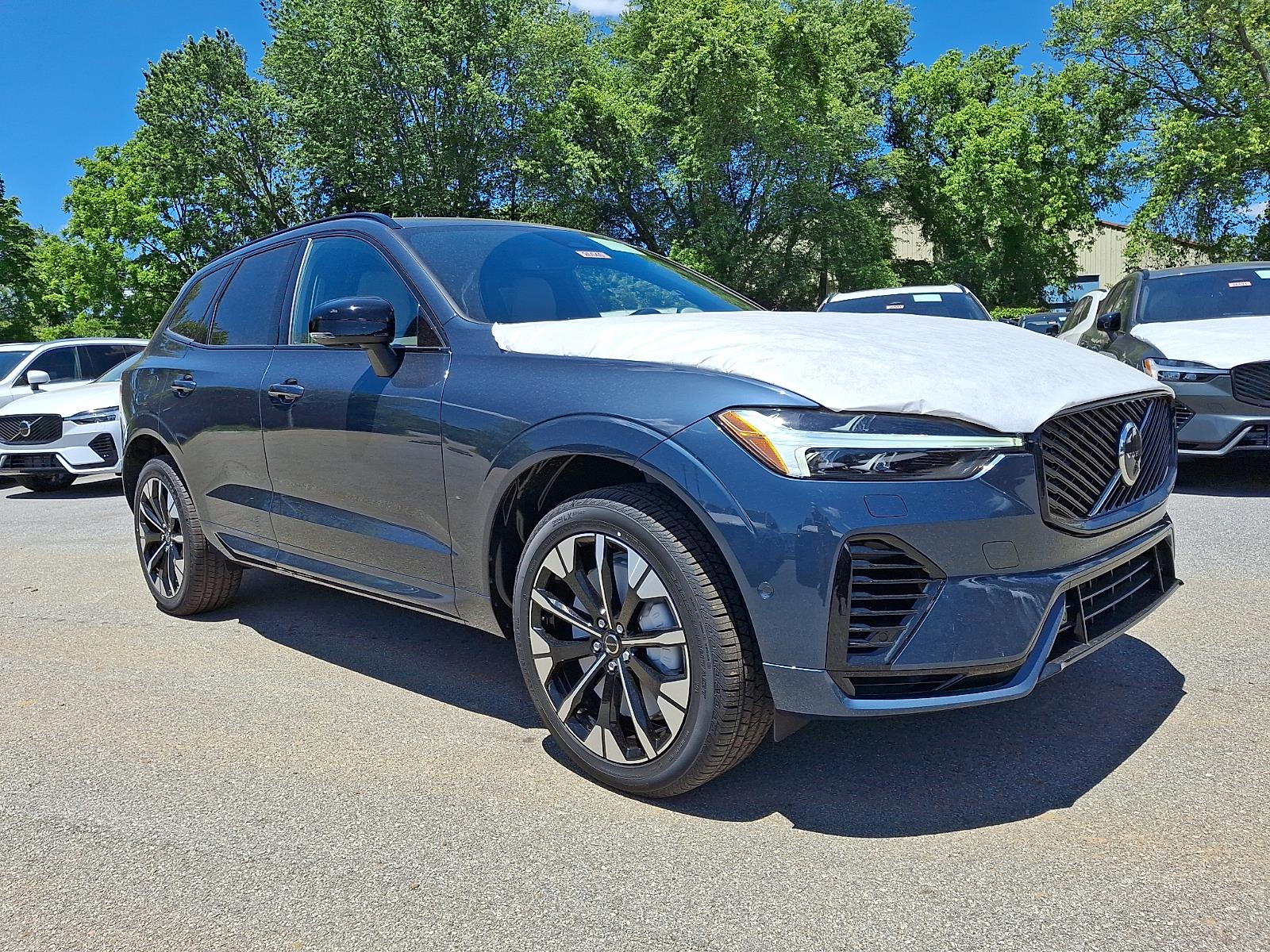 2026 Volvo XC60 T8 Plus Dark AWD's photo