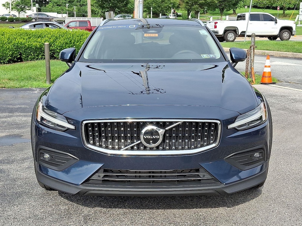 Certified 2024 Volvo V60 Cross Country B5 AWD Plus Wagon