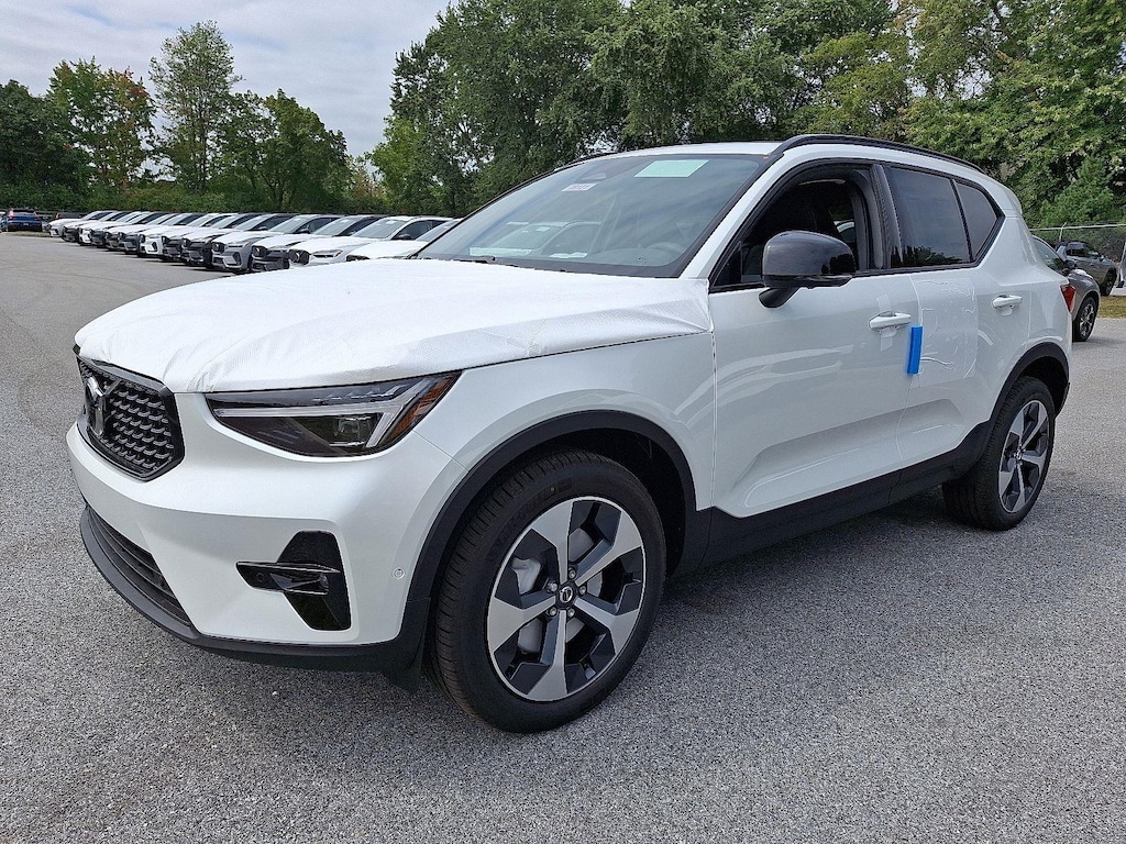 New 2026 Volvo XC40 B5 Plus SUV