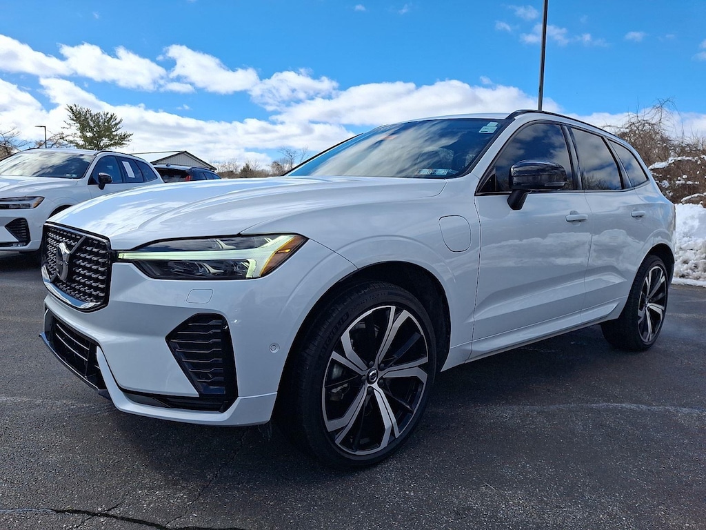 Certified 2023 Volvo XC60 Recharge Plug-In Hybrid Ultimate Dark Theme SUV