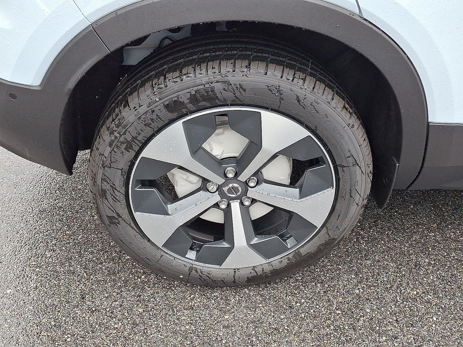 2026 Volvo XC40 Plus - Photo 5