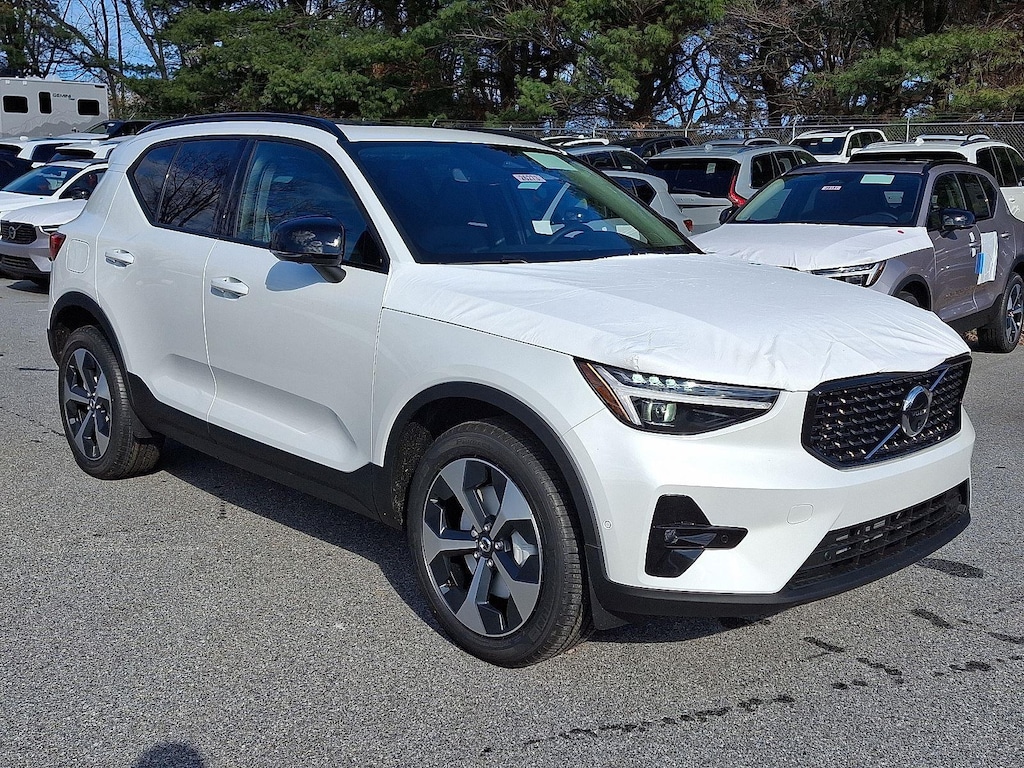 New 2026 Volvo XC40 B5 Plus SUV