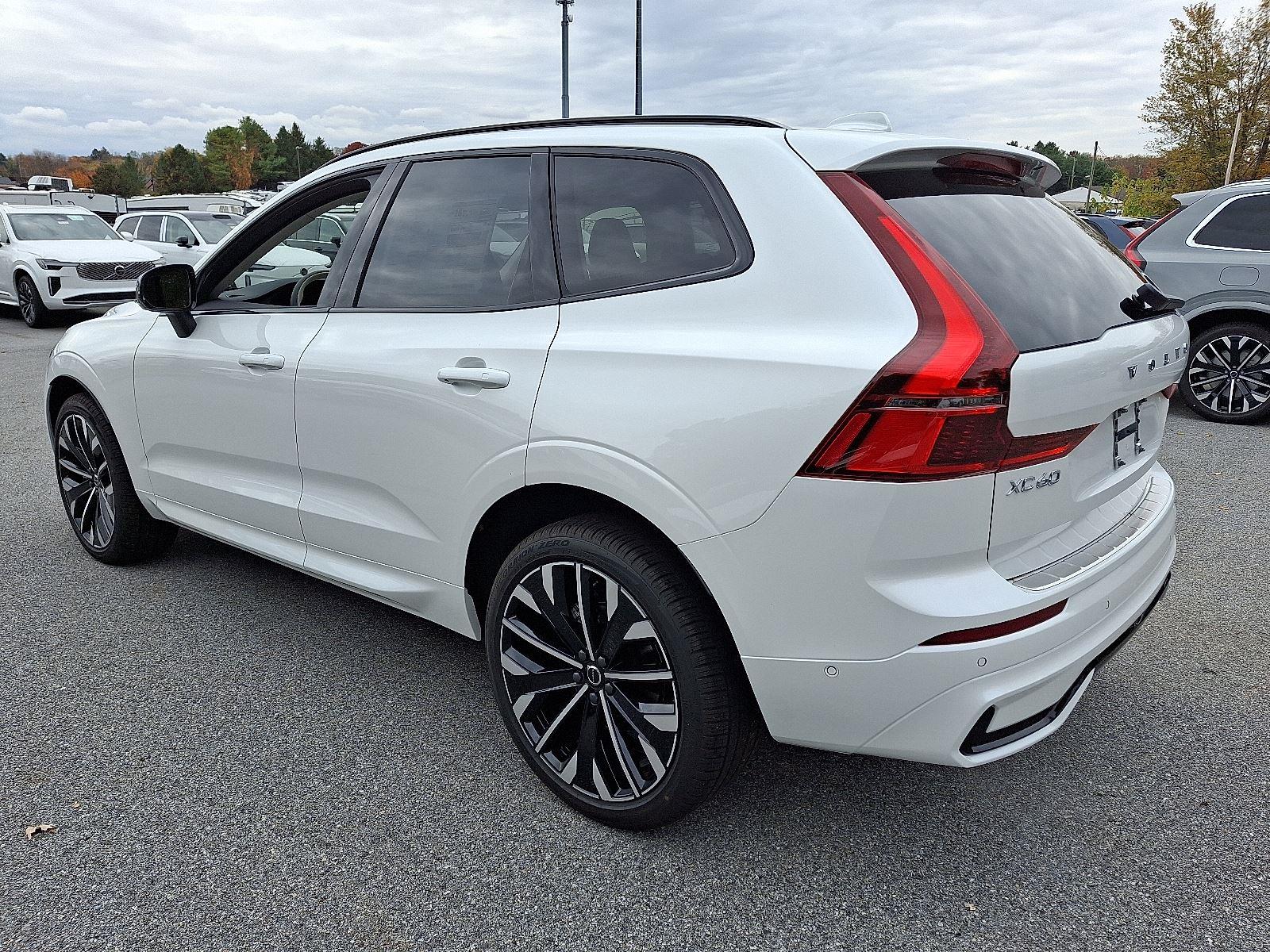 2026 Volvo XC60 B5 photo 3