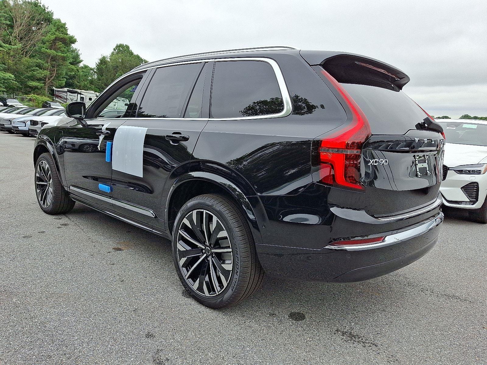 2026 Volvo XC90 T8 photo 2
