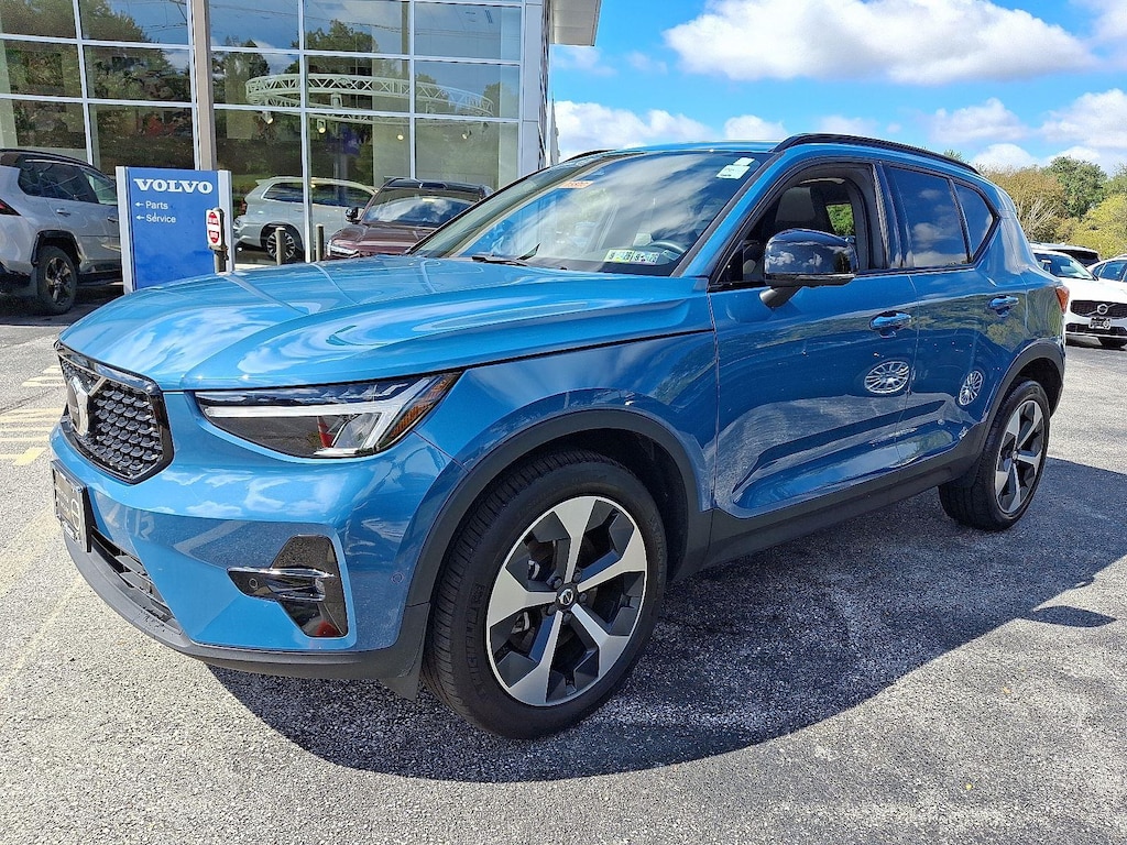 Certified 2024 Volvo XC40 B5 AWD Plus Dark Theme B5 AWD PLUS DARK THEME