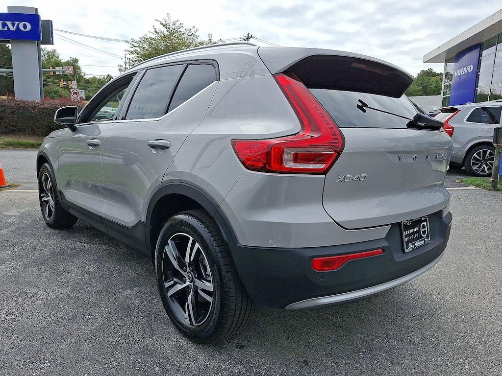 Certified 2025 Volvo XC40 B5 AWD Core Bright Theme SUV