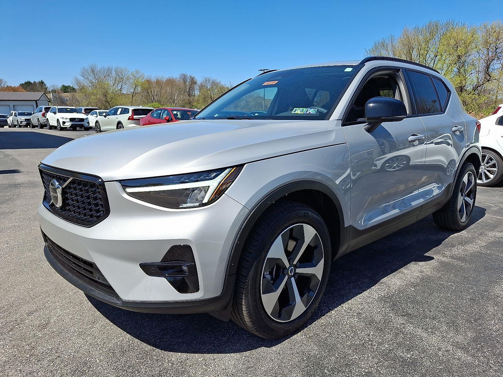 2023 Volvo XC40 AWD Plus photo 3