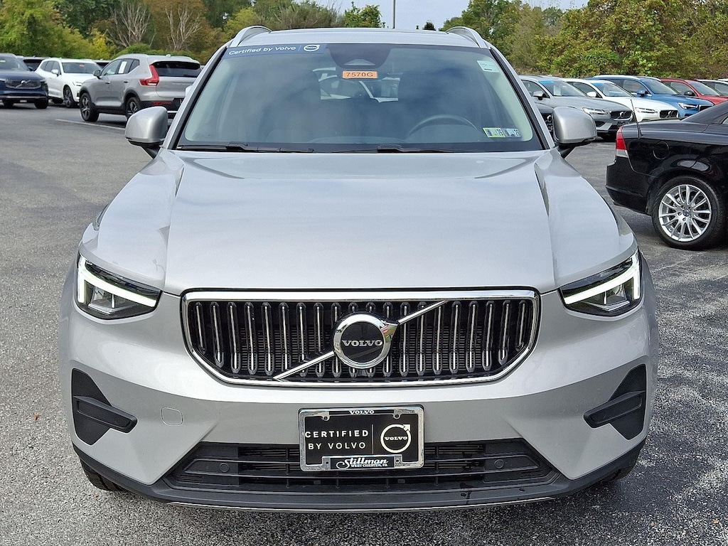 Certified 2025 Volvo XC40 B5 AWD Core Bright Theme SUV