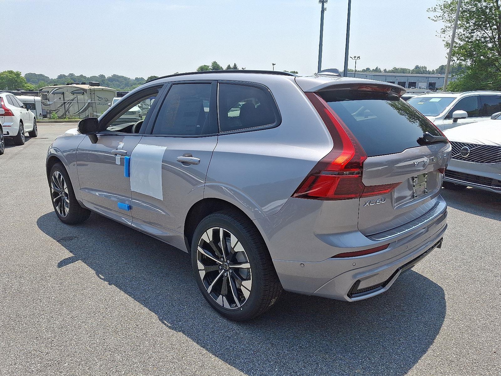 2026 Volvo XC60 B5 Plus photo 3