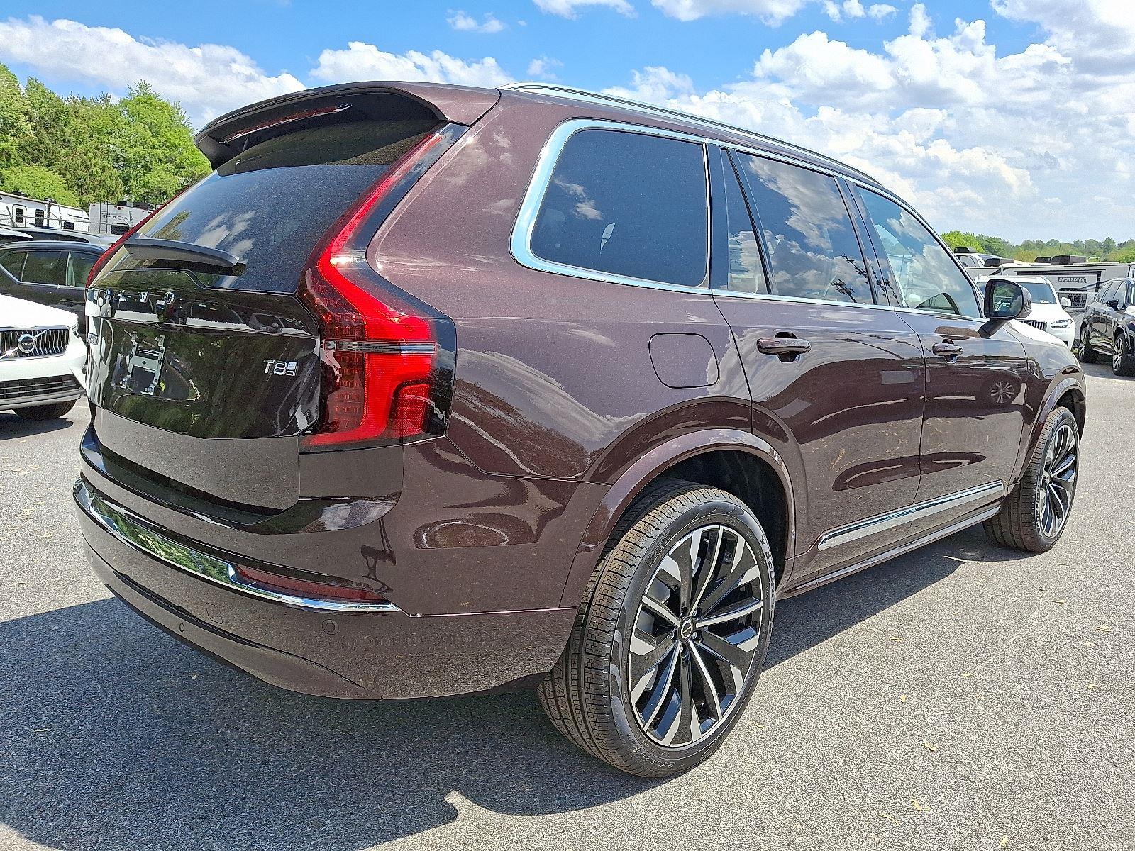 2025 Volvo XC90 T8 Core photo 4