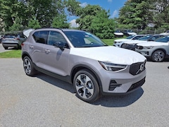 2026 Volvo XC40 B5 Core SUV