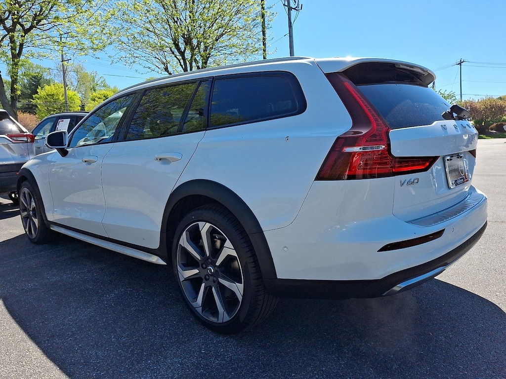 Certified 2024 Volvo V60 Cross Country Ultimate Wagon