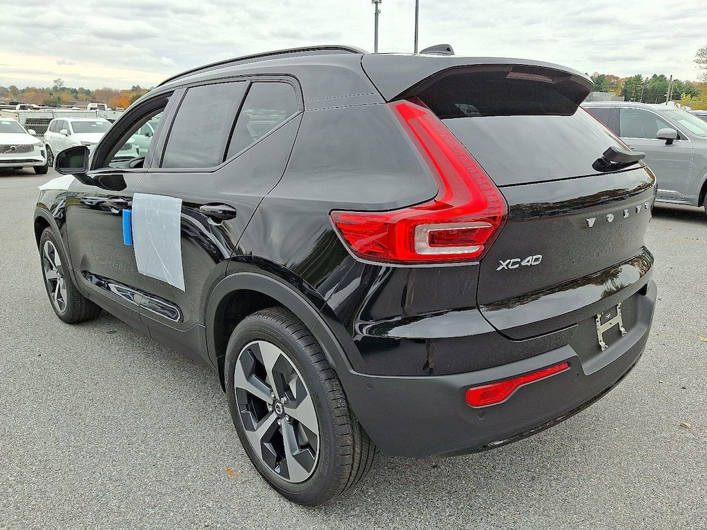 New 2026 Volvo XC40 B5 Plus SUV