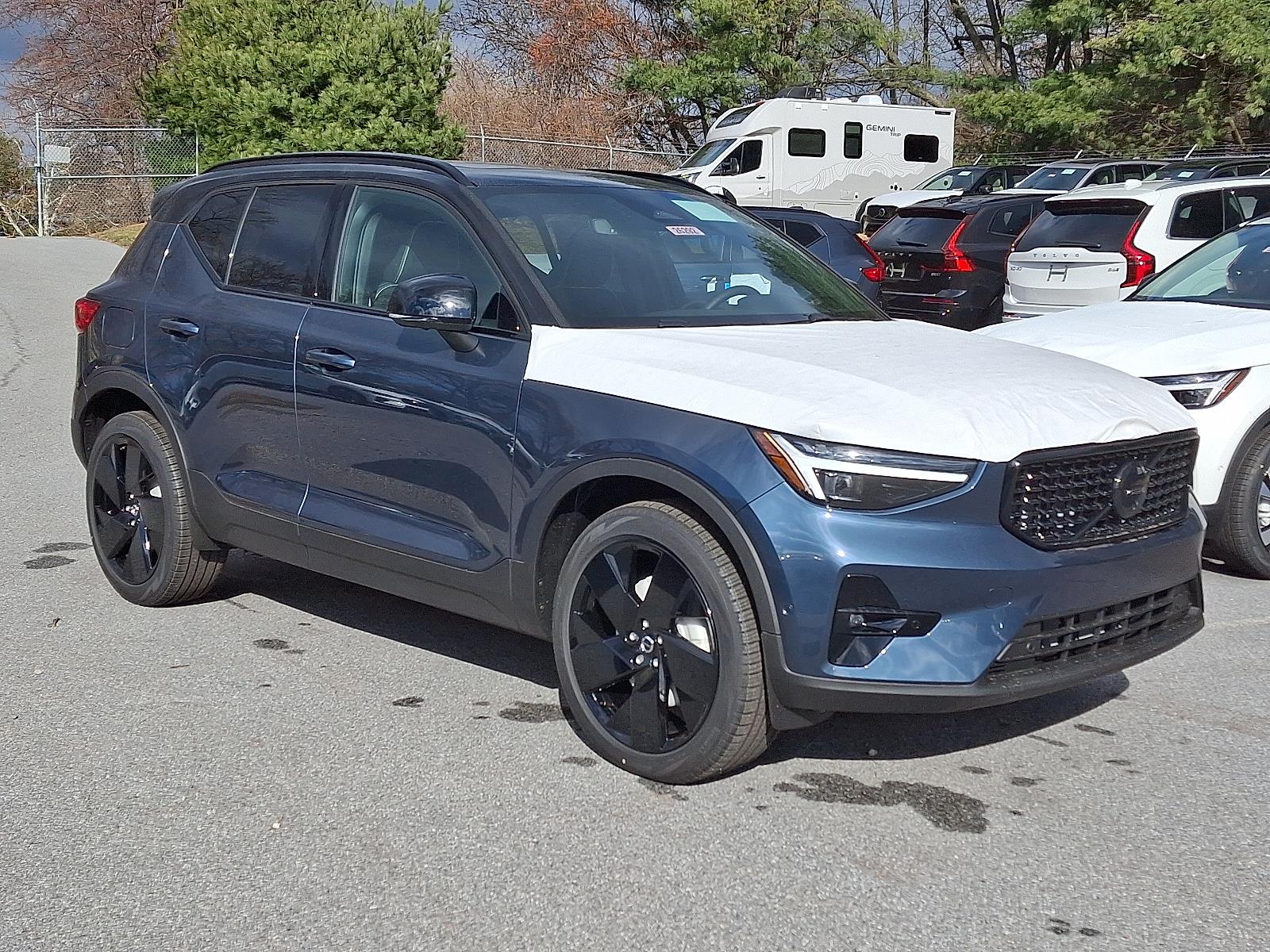 2026 Volvo XC40 Ultra Black Edition's photo