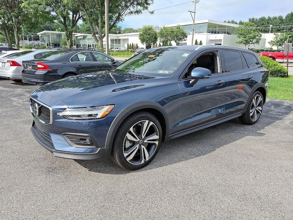 Certified 2024 Volvo V60 Cross Country B5 AWD Plus Wagon