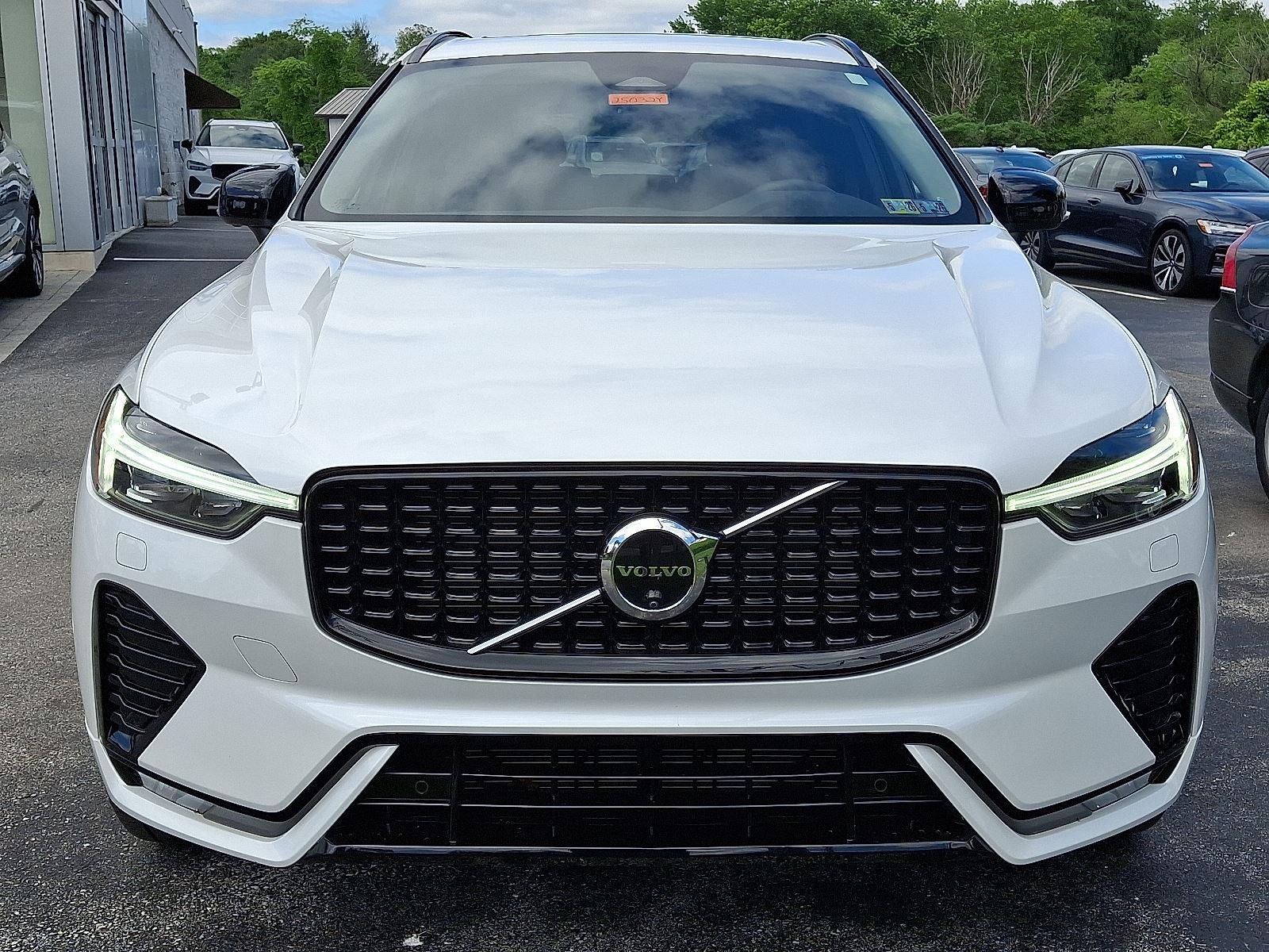 2024 Volvo XC60 B5 Plus photo 2