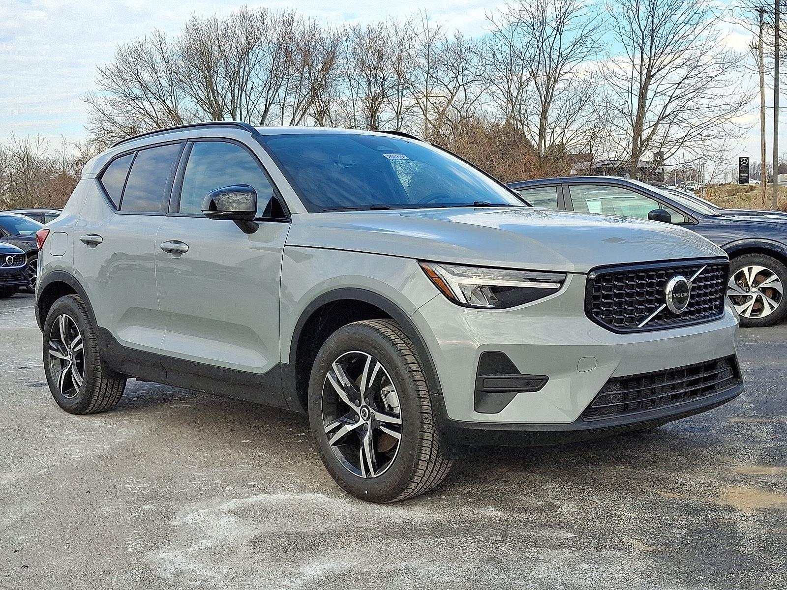 2026 Volvo XC40 Core's photo
