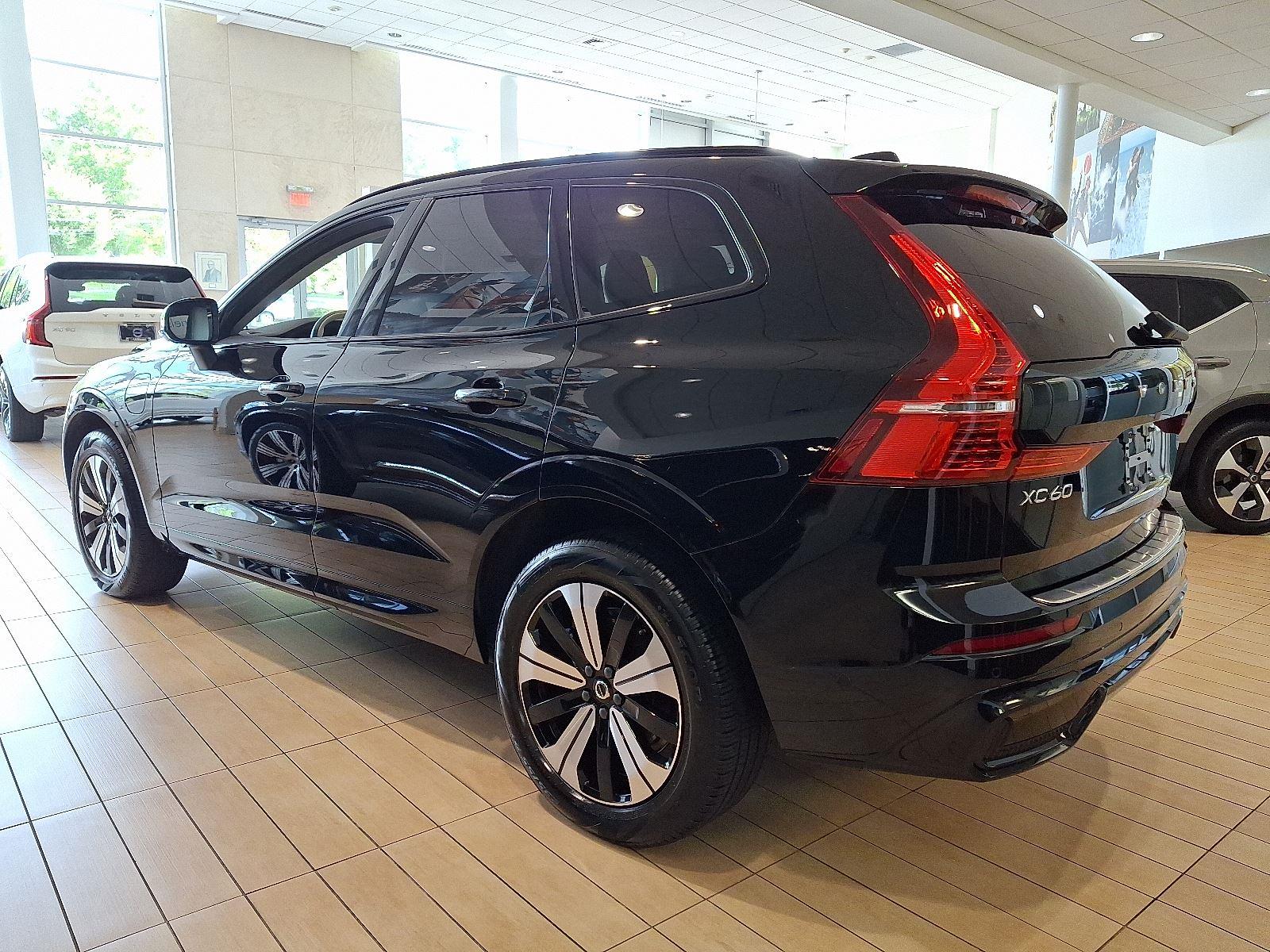 2025 Volvo XC60 Hybrid T8 Plus photo 3