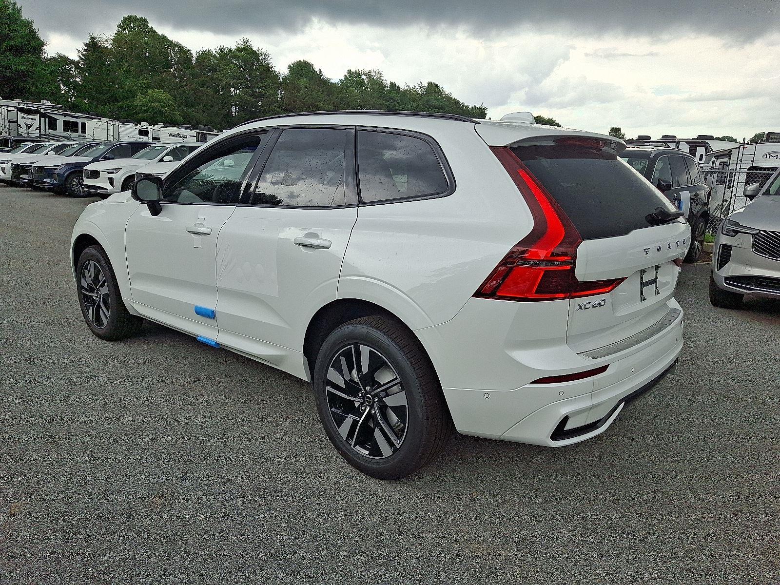 2026 Volvo XC60 B5 Plus photo 3