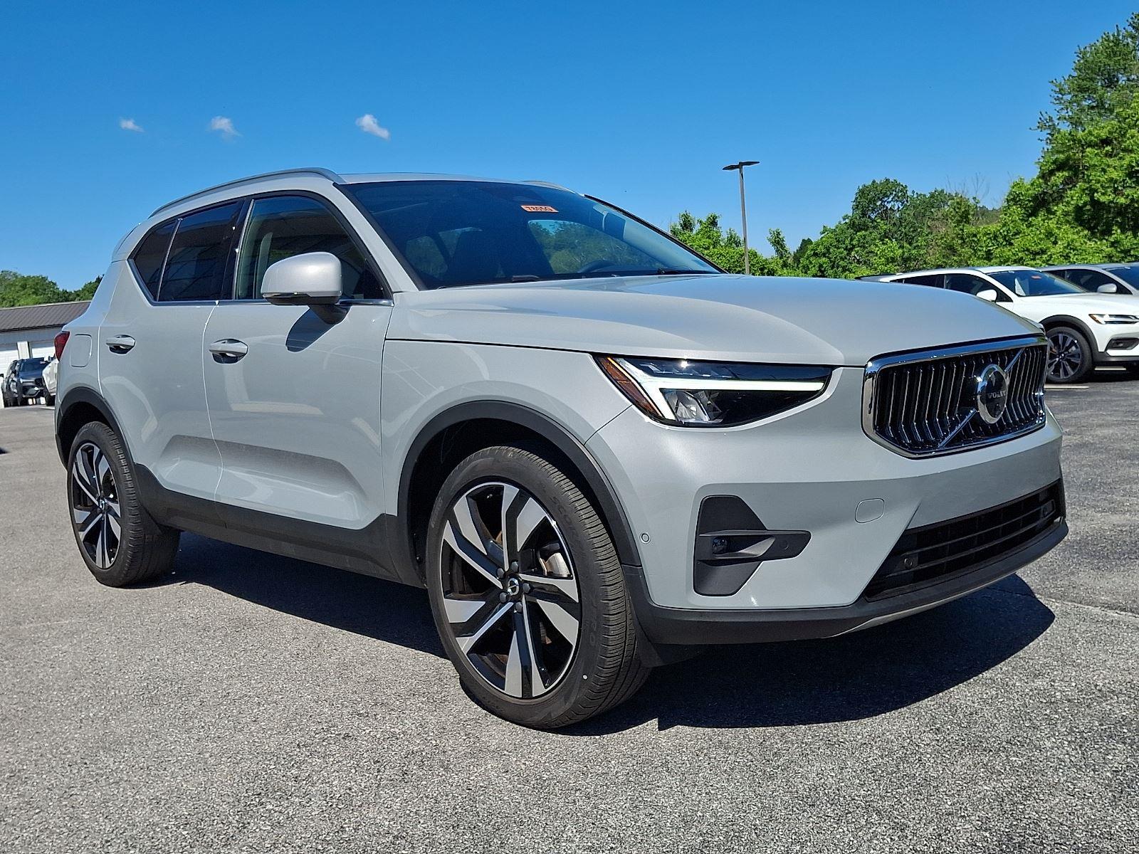 2024 Volvo XC40 B5 Plus Bright AWD's photo
